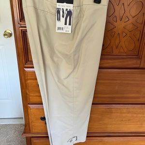 Light khaki "curvy" capri's, size 10, NEW
